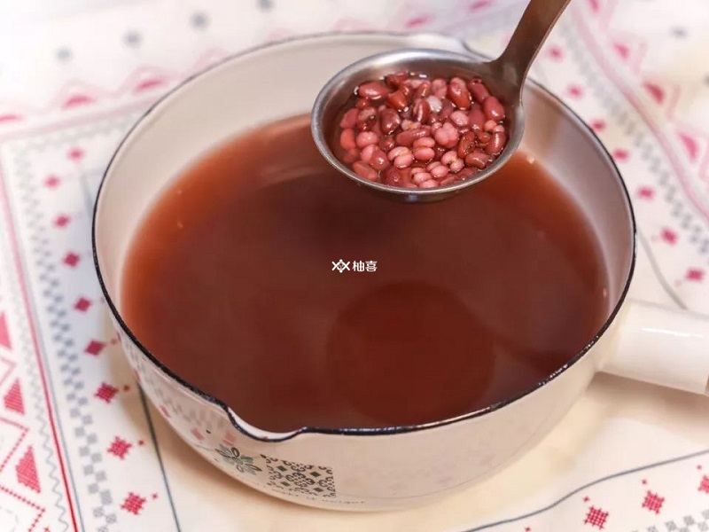 霍思燕喝红豆薏米水消水肿